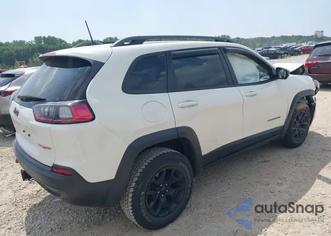 2019 Jeep Cherokee Trailhawk Elite 4X4 from USA, damaged, VIN 1C4PJMBX8KD140435